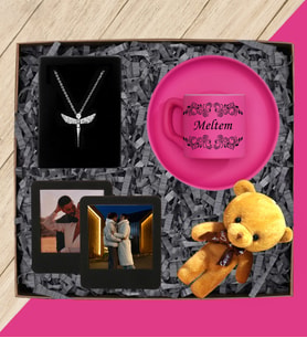 Kişiye Özel İsimli Pembe Türk Kahvesi Fincanı Melek Kolye Ayıcık Anahtarlık Ve Fotoğraflı Siyah Çerçeve Seti
