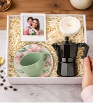 Kadınlara Özel Fotoğraflı Çerçeve Mum Moka Pot Ve Fincan Seti