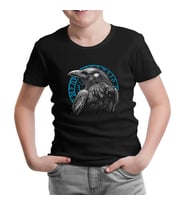 Raven Bird in Front of a Viking Rune Siyah Çocuk Tshirt