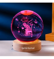 Kişiye Özel Işıklı Ahşap Kaideli Küçük Prens Temalı Cam Küre 8*6cm