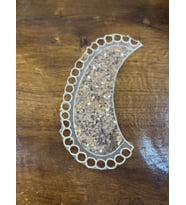 PUL PAYETLİ SÜTLÜ KAHVE ARMA DİKİŞ APLİKE 22X8 CM