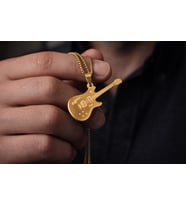 Müzik Temalı Tasarım Altın Renk Gitar Kolye – Çelik Gitar Kolye