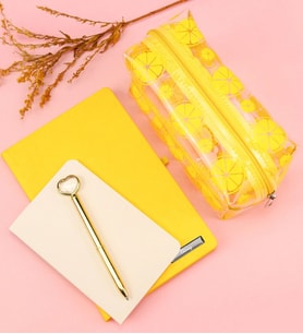 Kişiye Özel Sarı Defter & Dikişli Mini Not Defteri & Kalp Kalem & Limon Desenli Şeffaf Büyük Boy Kalemlik Hediye Seti