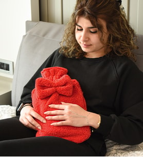 Yumuşak Peluş Su Torbası Kılıfı Kurdele Detaylı, Sıcak Tutan Tasarım Kırmızı