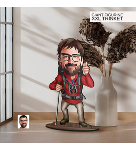 BK Gift Kişiye Özel Gezgin Karikatürlü Büyük Boy Ahşap Biblo-1 Arkadaşa Hediye , Sevgiliye Hediye, Kişiye Özel Biblolar
