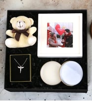 Kişiye Özel Çerçeve Peluş Ayıcık Anahtarlık & Melek Kolye Metal Kutu Mum Hediye Setleri