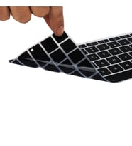 Apple Macbook 13.3' Pro 2022 M2 Uyumlu Zore Klavye Koruyucu Silikon Ped (Siyah)