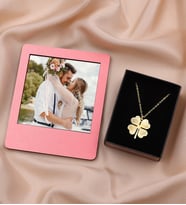 Kişiye Özel Pembe İnstagram Çerçeve & Gold Renk Mini Yonca Kolye Hediye Seti