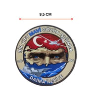 Bir Çift Mavi Gözün Işığında Daima İleriye Plastik Cırtlı Arma Patch 9,5 cm