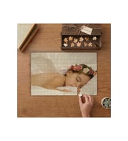 Uyuyan Kız Çocuğu Tasarımı 240 parça Ahşap Puzzle Ahşap Kutuda MP00712