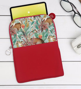 BK Gift Zürafa ve Kanguru Tasarımlı Taşınabilir Koruyucu Tablet Kılıfı & Organizer Çanta - Kırmızı-1
