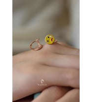 Emoji Tasarımlı Sarı Mineli Ağlayan Yüz Yuvarlak 925 Ayar Gümüş Küpe (Rose)