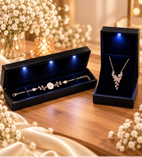 925 Ayar Gümüş Daldaki Kelebek Kolye ve Gold Manolya Çiçeği Bileklik Seti Işıklı Kutuda Sevgiliye Kadına Hediye