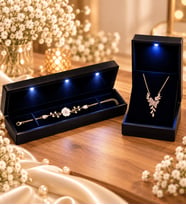 925 Ayar Gümüş Daldaki Kelebek Kolye ve Gold Manolya Çiçeği Bileklik Seti Işıklı Kutuda Sevgiliye Kadına Hediye