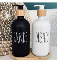 2’li Hands Dishes Siyah Beyaz Dekoratif Mutfak Banyo Sıvı Cam Sabunluk Seti 500ml Bambu Stantlı Set (Siyah - Beyaz)