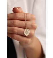 Kişiye Özel 925 Ayar Gümüş Zarif Pusula Model Kolye (Gold)