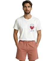 Kalbe Sarılan Sevimli Figür Minimalist Baskılı Tasarım Premium Erkek Tişört (Beyaz)