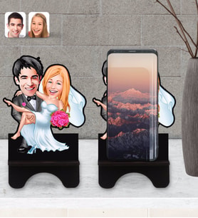 BK Gift Kişiye Özel Evleniyoruz Karikatürlü Ahşap Biblo Telefon Standı-9