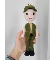 Orman Muhafaza Memuru Amigurumi Bebek – El Yapımı Örgü Meslek Figürü