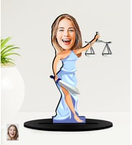 Kişiye Özel Avukatlar  Günü Hediyesi   Kadın Avukat Karikatürlü  Mdf Biblo (Çok Renkli)