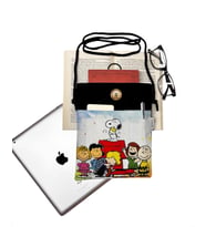 Askılı - Kitap / Tablet / Ebook Çantası – Çıkarılabilir Askı ( Snoopy ve Arkadaşları )