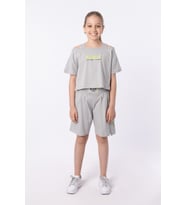 ORGANİK PAMUKLU BASKILI YÜKSEK BEL BOKSÖR KEMERLİ AÇIK OMUZLU CROP KESİM T-SHIRT (Gri)