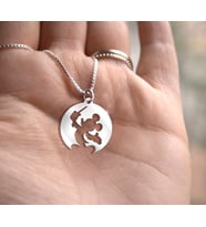 Yuvarlak Plaka Mickey Mouse Tasarım Gümüş Unisex Kolye