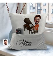 BK Gift Kişiye Özel Piyanist Karikatür Tasarımlı Organizer Kumanda ve Atıştırmalık Cepli Gri Kırlent Yastık-1 Arkadaşa Hediye, Cepli Yastık