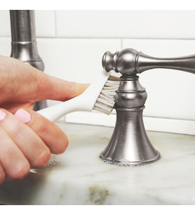 Micro Manager derz fırçası, sürdürülebilir gider fırçası, banyo temizleme fırçası, derz temizleme fırçası, detaylı uçlu, derinlemesine temizlik, B Corp sertifikalı