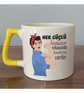 Her Güçlü Kadının Arkasında Kendisi Vardır Baskılı Kadınlar Günü Sarı Kulplu D Kupa