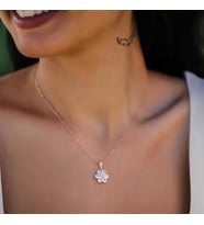 Zirkon Taşlı Altı Yapraklı Papatya Kadın 925 Ayar Gümüş Kolye