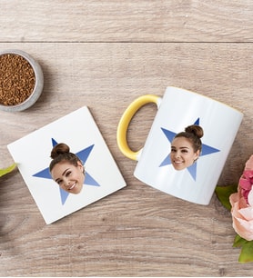 Kişiye Özel Mavi Yıldız Kafa Fotoğraflı Sarı Kupa ve Bardak Altlığı