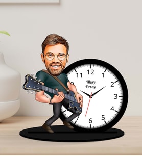 Kişiye Özel Karikatürlü Gitarist Ahşap Biblo Masa Saati