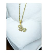 Fiyonk Detaylı Zirkon Kalp Taşlı Kadın Kolye – Gold Renk Paslanmaz Çelik, 55 cm Romantik Tasarım (Gümüş)