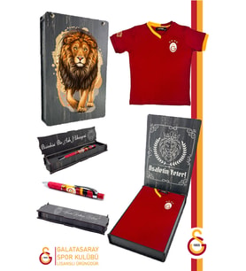 Galatasaray Orijinal Lisanslı Kırmızı Basic Çocuk T-shirt + Uçlu Kalem Set Hediyelik Ahşap Kutulu