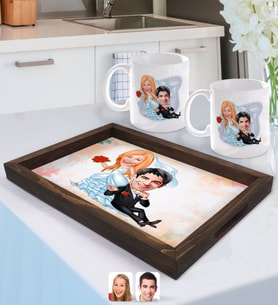 BK Gift Kişiye Özel Evleniyoruz Karikatürlü Doğal Ahşap Tepsi ve 2’li Kupa Bardak Seti-2