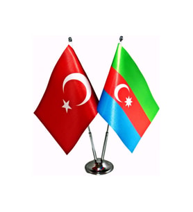Türk - Azerbaycan Masa Bayrağı Çiftli Direk