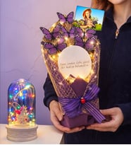 Aynalı Tasarım Fotoğraflı Led Işıklı Mor Kelebek Buketi (Renkli Işıklı Fanus Hediyeli) (Model 6)