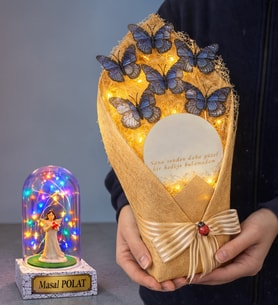 Kişiye Özel Renkli Işıklı Fanus ve Aynalı Led Işıklı Mavi Kelebek Buketi – Romantik Hediye Seti (Model 4)