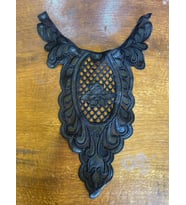 39X28 CM SİYAH GÜPÜRLÜ DERİ ELBİSE YAKA GİYİM YAKA APLİKE DİKİŞ AKSESUARI