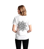 Stilize Çiçek İnce Petal Desenli Baskılı Kadın Tişört