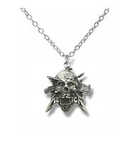 Metallica Guitarhead Kuru Kafa Figürlü Gümüş Renk Unisex Kolye – Rock ve Metal Tarzı Takı