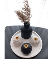 Tabakta 3'lü Mini Balkabağı Vazo Dekoratif Beyaz Siyah Set (Beyaz-Siyah)