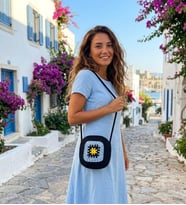 Kadın Siyah Kare Motifli El Örgüsü Askılı Postacı Çantası - Mini Yazlık Çanta