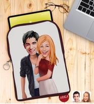 BK Gift Kişiye Özel Sevgililer Karikatürlü Taşınabilir Koruyucu Tablet Kılıfı & Organizer Çanta - Bordo-90