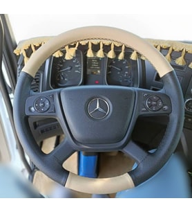 DİKİŞLİ DİREKSİYON KILIFI BEJ DERİ NOKTALI DERİ SİYAH DİKİŞLİ MERCEDES TIR KAMYON İÇİN