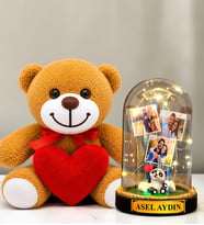 Kişiye Özel 3 Fotoğraflı Yazılı LED Işıklı Fanus ve Kırmızı Kalpli Peluş Ayıcık (pandalı)