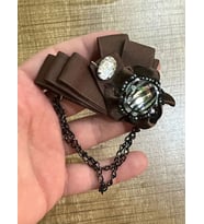 6X8 CM TAŞLI ZİNCİRLİ YAKA İĞNESİ BROŞ TÜRBAN İĞNESİ (Kahverengi)