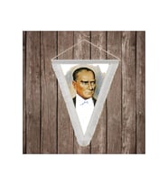 Sivil Takım Elbiseli Atatürk Beyaz Saçaklı Üçgen Flama Bayrak Hatıra Flama ATA23