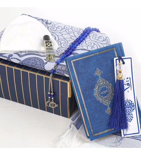 Mühürlü Kur'an-ı Kerim (Çanta Boy 12x16 cm) & Erkek Esans & Erkek Tesbih 33'lü & Takke & Kitap Ayracı & Seccade (Mavi)